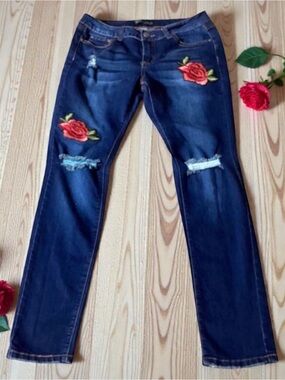 Rock & Royal Dark Wash Stretchy Skinny Distressed Jeans